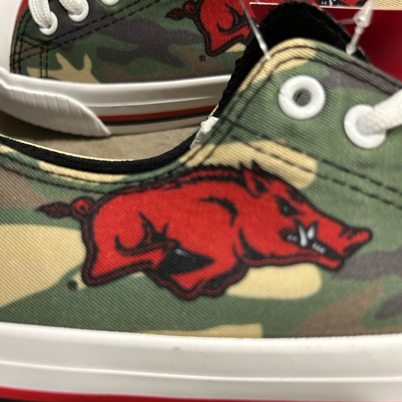 NWT- Arkansas Razorback Women’s Shoes - Picture 7 of 13